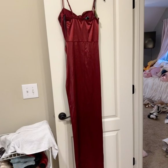 NWT Windsor Lola High Slit Satin Dress in Burgundy M - Picture 4 of 6